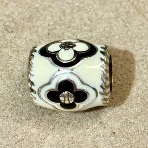 🆕Listing! 🆕 Brighton Casablanca bead Black & silver on off-white enamel Retired